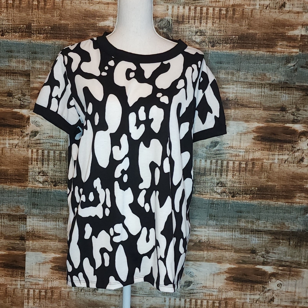 🌟 3 for $15 Deal! 🌟LulaRoe black white shirt XL